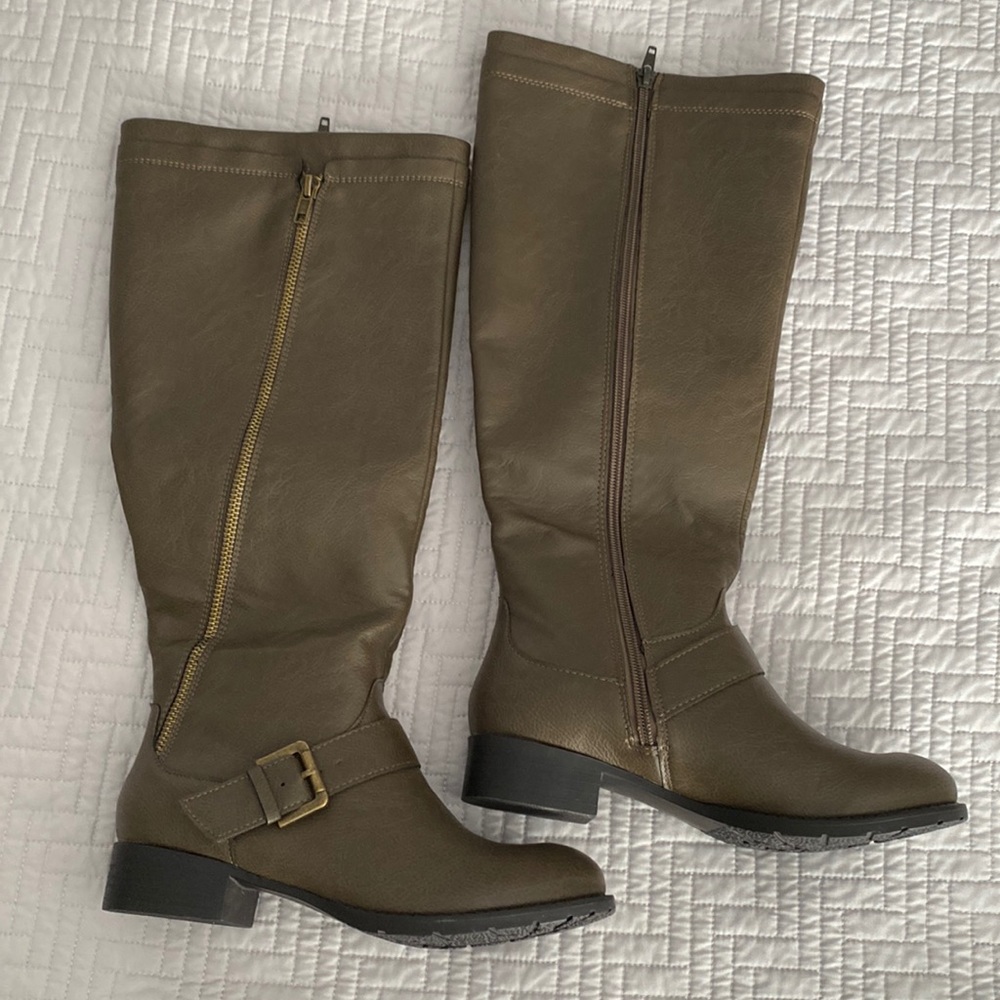 JustFab Women’s Faux Leather Boots size 5.5W
